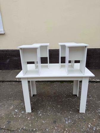 Стол с табуретками