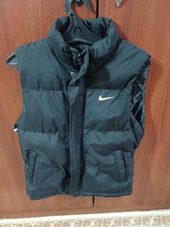 Продам жилетку б/у подростковую