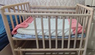 Продам детскую кровать с маятником