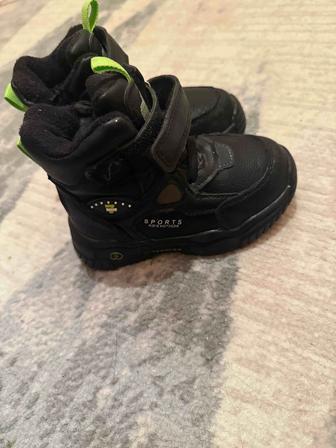 Продам зимние ботинки