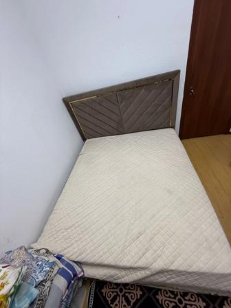 Двуспальная кровать