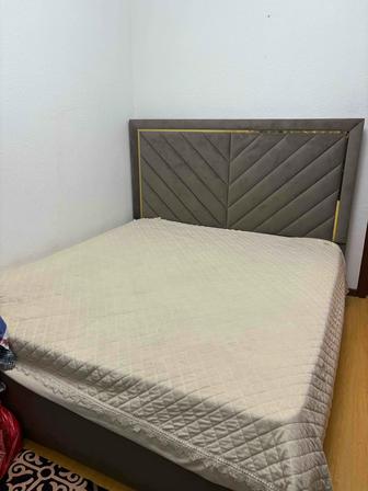 Двуспальная кровать