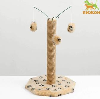 Когтеточка для кошек с тремя игрушками