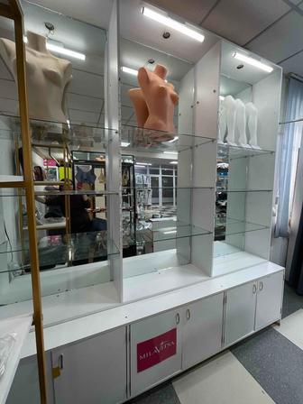 Продам торговое оборудование витрины со шкафами