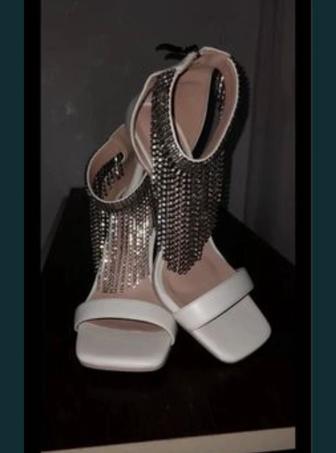 ПРОДАМ босоножки