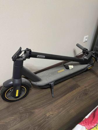 Продаю электросамокат Ninebot Kickscooter Max G30
