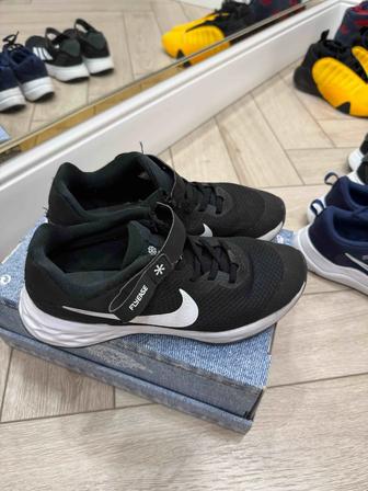 Продам кроссовки для мальчика