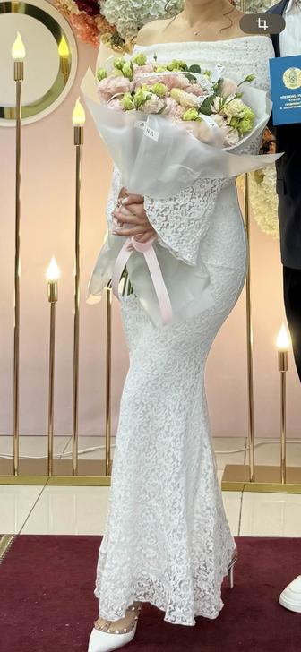 Элегантное белое платье из кружева