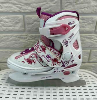 Коньки размер регулируется.