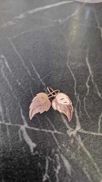 Продам золотые серьги