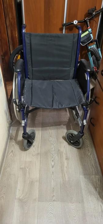 Продам инвалидную коляску