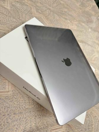 MacBook Air M1 13 новый, батарея 100%