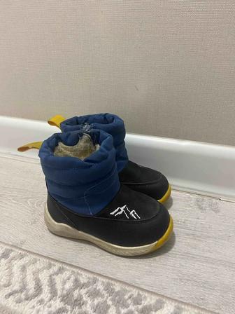 Продам зимнюю ботинку