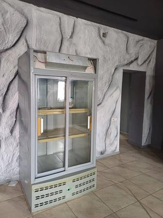Витриный холодильник