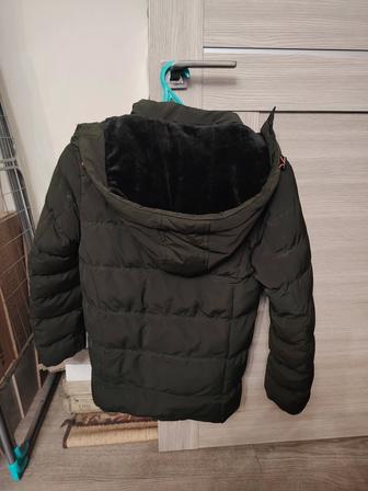 Продам зимнюю куртку на мальчика