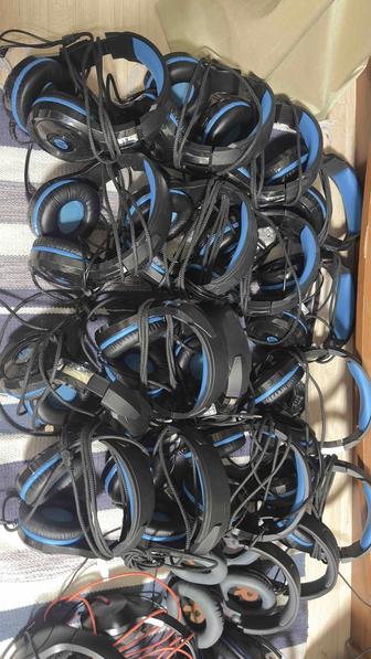 35 игровых наушников с микрофоном б/у летом