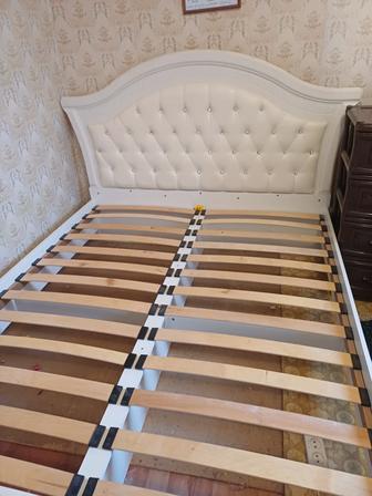 Двухспальный кровать