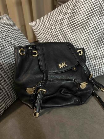 Продам кожаный рюкзак michael kors