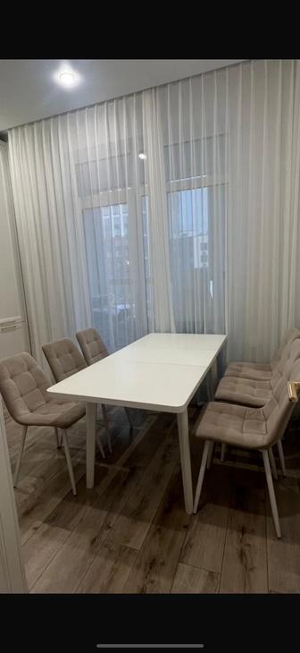 Продам отличный стол и стулья в хорошем состоянии!