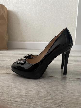 Продается туфелька