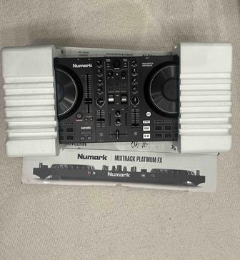 Numark Mixtrack Platinum FX