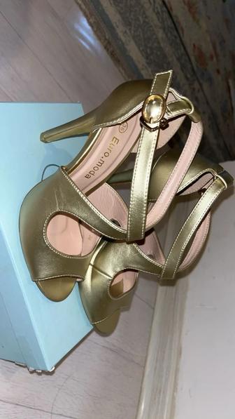 Нарядный туфли