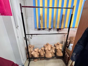 Торговая стойка под одежду