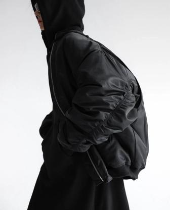 Стильный бомбер оверсайз