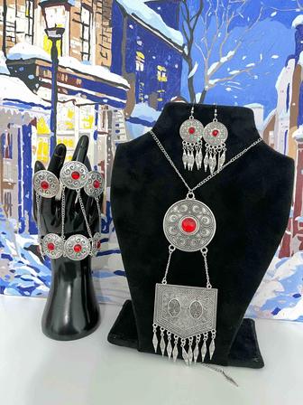 Национальные украшения