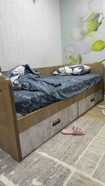 Продам кровать с матрасом