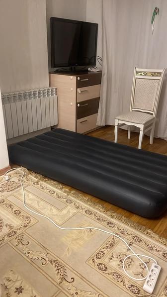 Надувной матрас с насосом