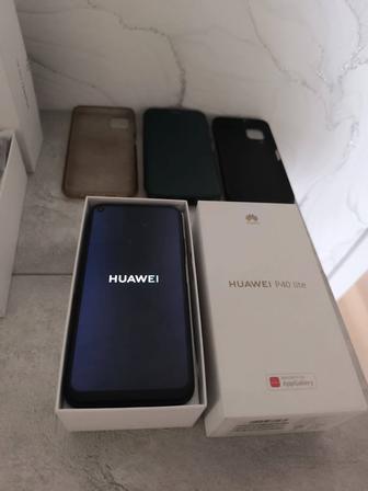 Телефон Huawei P40 Lite