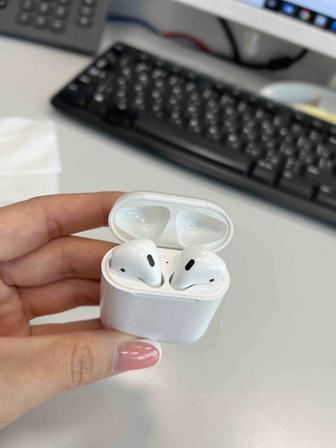 Наушник AirPods