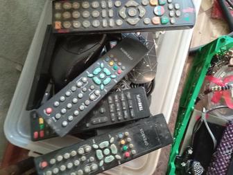 Продам пульты телевизионные