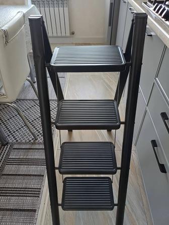 Стремянка продается