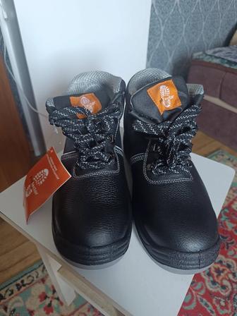 Продам ботинки новые рабочие