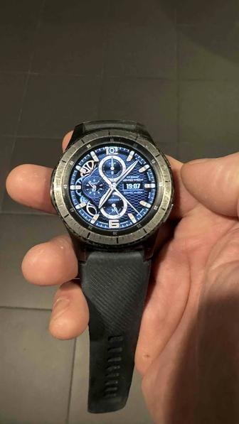 Электронные наручные часы