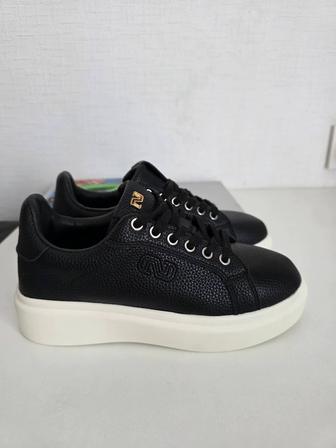 Продам женские кеды