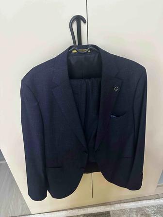 Брючный костюм. 52 размер. Б/у.