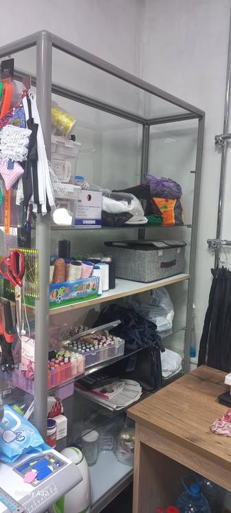 Продам витрину стеклянную б/у.