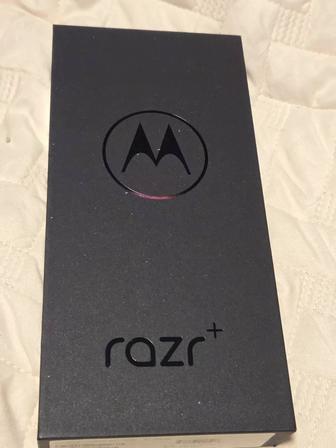 Новый смартфон motorola razr2023 8/256 Snapdragon 8gen1