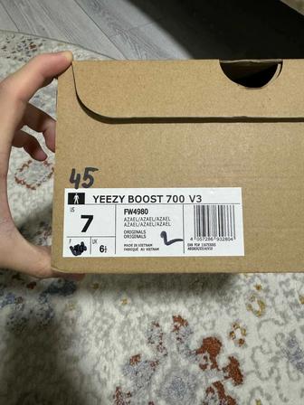 Кроссовки Yeezy Boost 700 V3