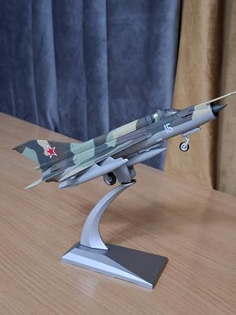 Самолет МИГ-21.