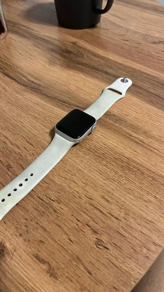 Часы Apple Watch SE