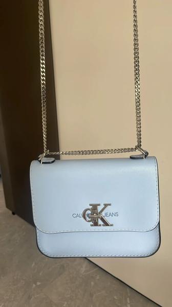 Продаю сумку Calvin Klein