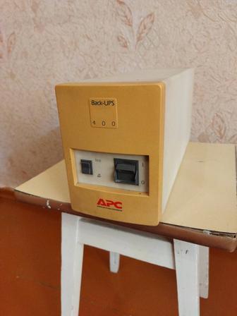 Источник бесперебойного питания APC Back-UPS 400i