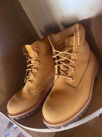 Продам ботинки подростковые Timberland