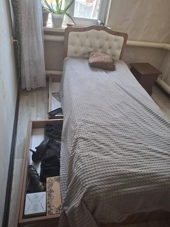 Продам две кровати полутрка