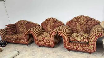 Продается диван и два кресла