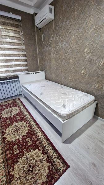 продаю Кровать с матрасом